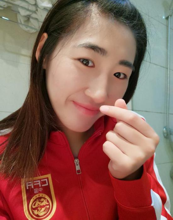 彭詩夢也是一個搞怪天真的女孩。