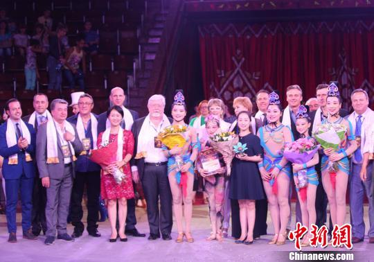 湖南雜技代表團獲“金栗子”大獎 湖南演藝集團供圖